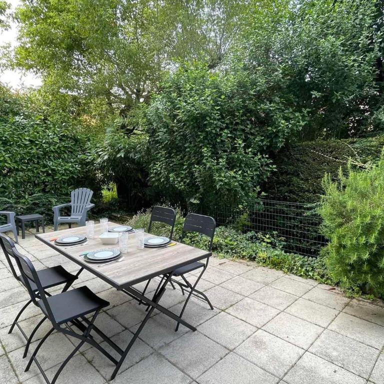 Aix-les-Bains T3 avec terrasse, parking et animaux permis - FR-1-555-91 - Apartment - 1