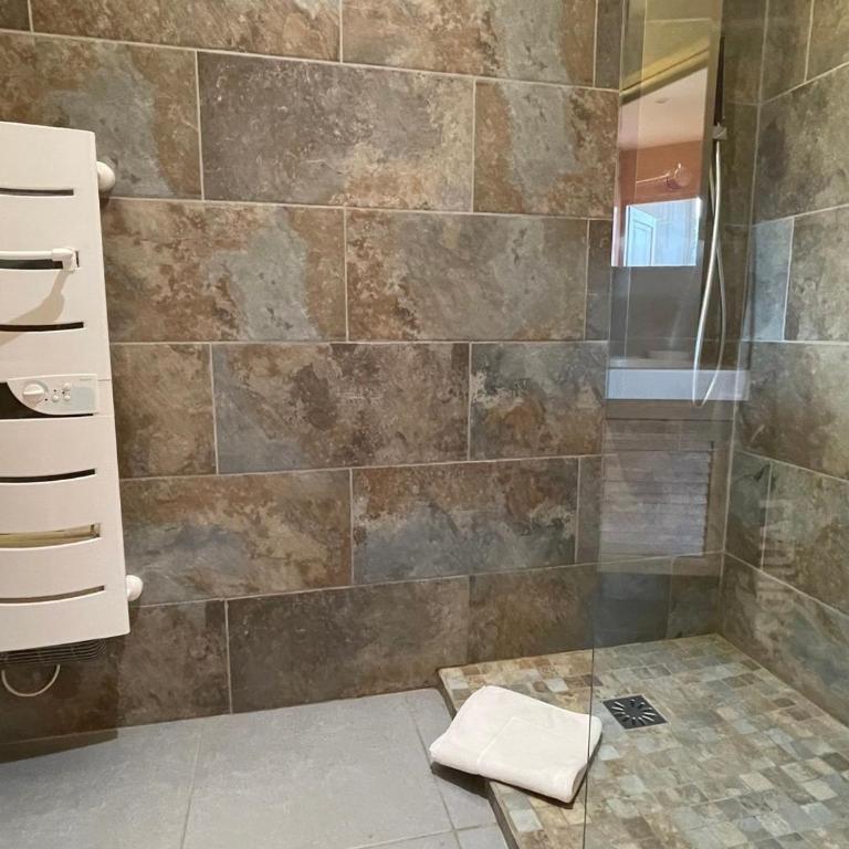 Aix-les-Bains T3 avec terrasse, parking et animaux permis - FR-1-555-91 - Apartment - 14