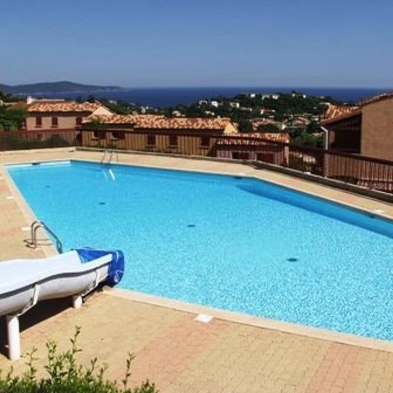 Studio mezzanine avec piscine, parking - 4 pers - Cavalaire - FR-1-226B-166 - Apartment - 1