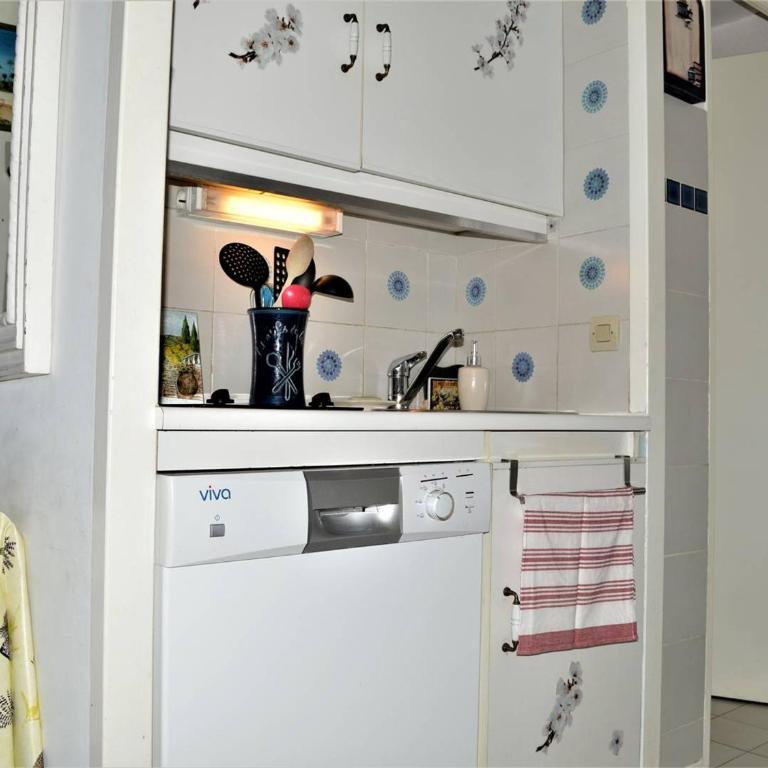 Studio mezzanine avec piscine, parking - 4 pers - Cavalaire - FR-1-226B-166 - Apartment - 3