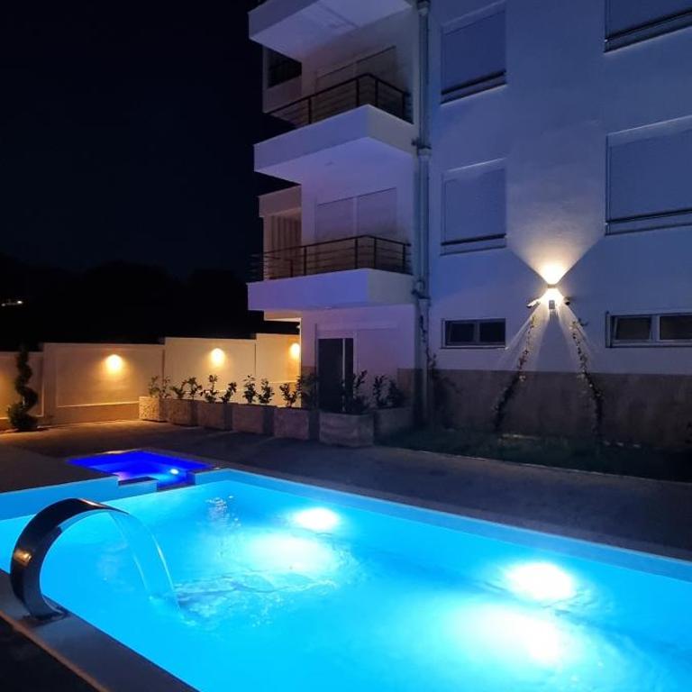 Cold Bay Mansion Luxury Sea View Suites - One-Bedroom Apartment - 10