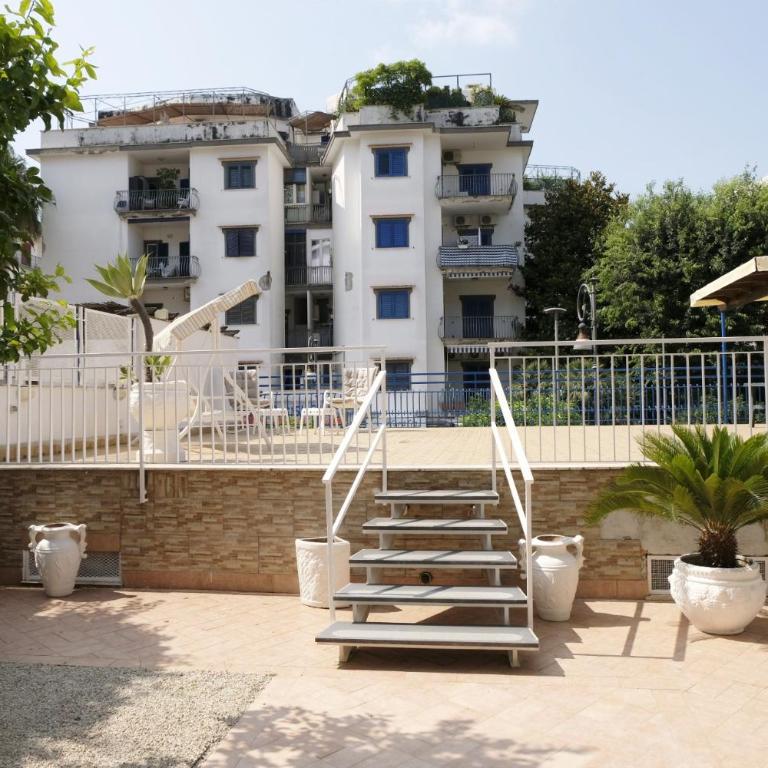 DOMUS LUNA - Three-Bedroom Apartment - 24