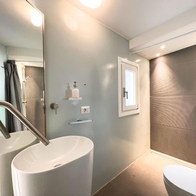 [Luxury House & Secret Garden] - Strategic location, 100m to Metro B - Appartamento con 2 Camere da Letto - 8