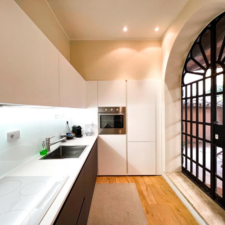 [Luxury House & Secret Garden] - Strategic location, 100m to Metro B - Appartamento con 2 Camere da Letto - 4