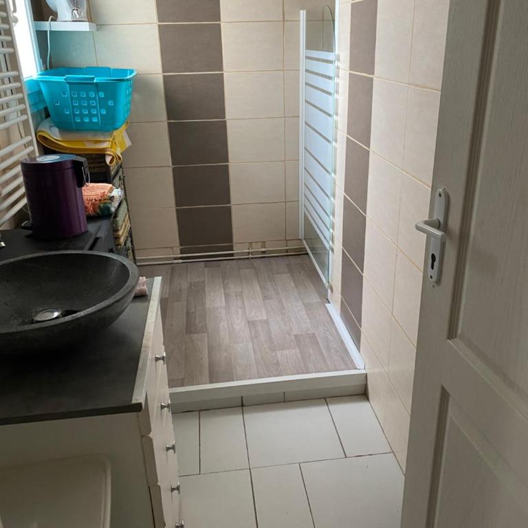Loue maison quartier calme - Maison 2 Chambres - 12