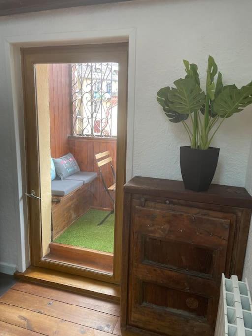 Appartement plein de charme - Cœur vieille ville - Apartment - 17
