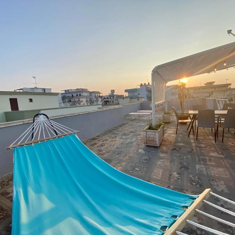 Terrazza vista mare e box auto - Appartamento con 2 Camere da Letto - 24