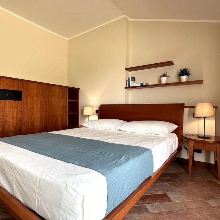 Attico in Piazza Matteotti - Appartamento con 2 Camere da Letto e Vista Lago - 12