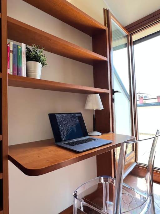 Attico in Piazza Matteotti - Appartamento con 2 Camere da Letto e Vista Lago - 13