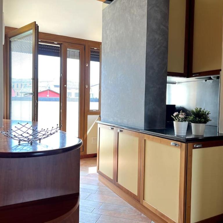 Attico in Piazza Matteotti - Appartamento con 2 Camere da Letto e Vista Lago - 27