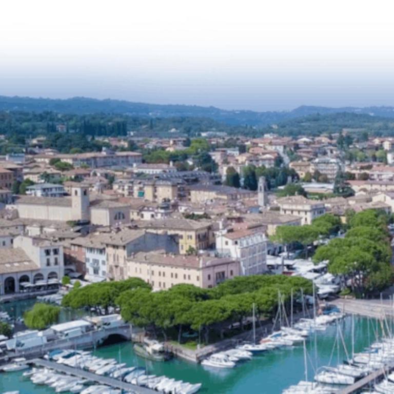 Attico in Piazza Matteotti - Appartamento con 2 Camere da Letto e Vista Lago - 31