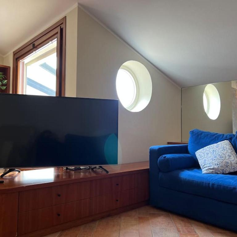 Attico in Piazza Matteotti - Appartamento con 2 Camere da Letto e Vista Lago - 6