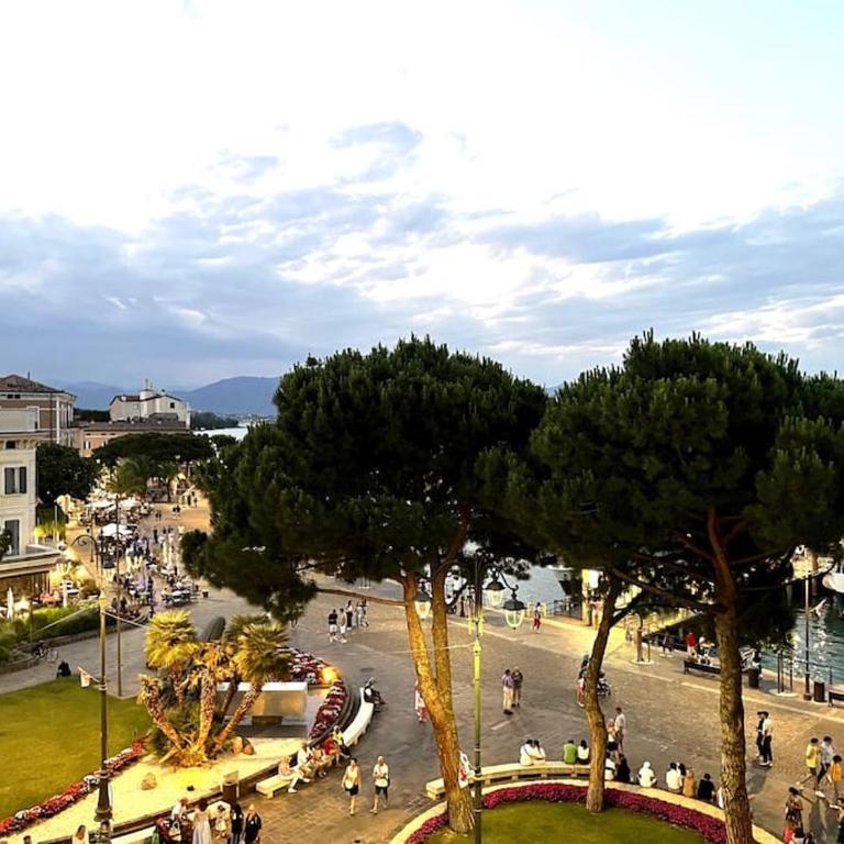 Attico in Piazza Matteotti - Appartamento con 2 Camere da Letto e Vista Lago - 40
