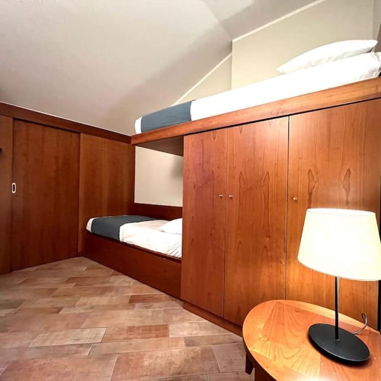 Attico in Piazza Matteotti - Appartamento con 2 Camere da Letto e Vista Lago - 16