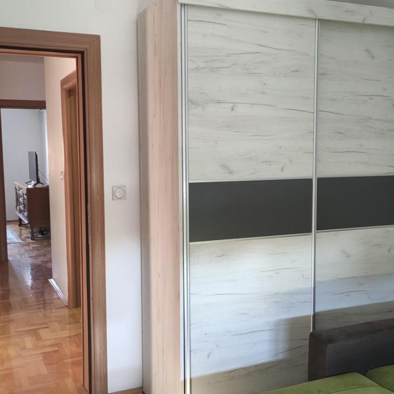 Stan na dan Nis - Apartman sa 2 Spavaće Sobe i Balkonom - 8