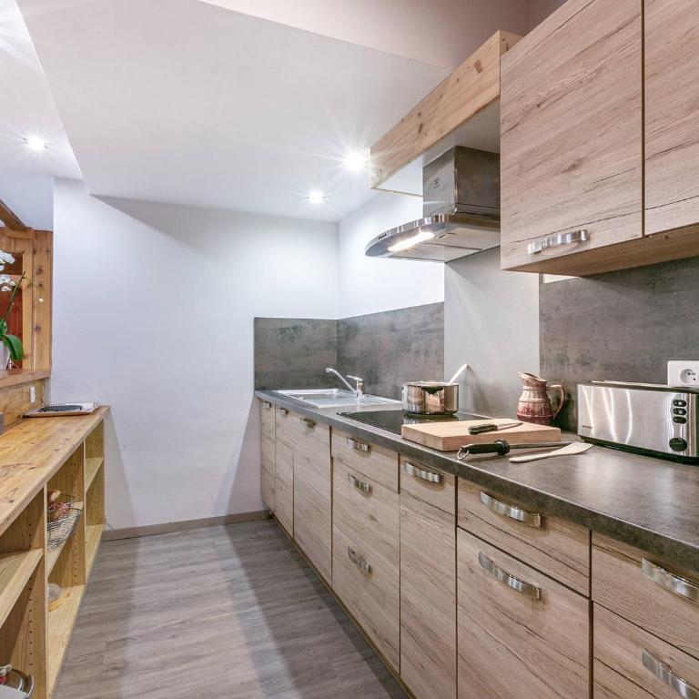 Duplex montagnard rustique avec cheminée, au vieux village de Val-d'Isère, au pied des pistes - FR-1-694-71 - Appartement - 17