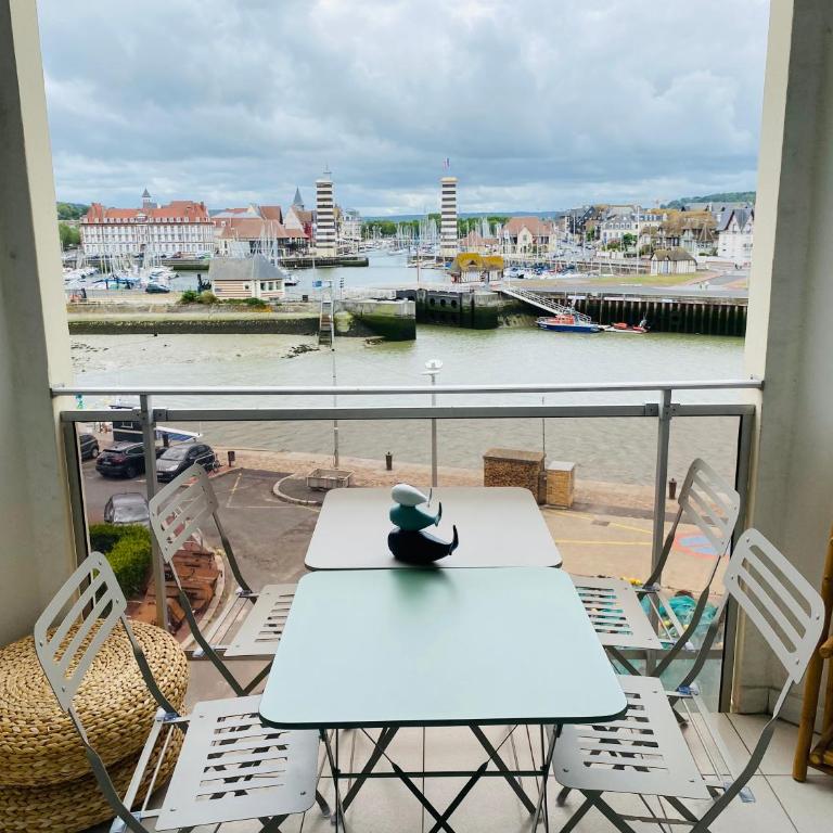 Très joli Appartement 2P au Beach Résidence Trouville- Piscine & vue port - One-Bedroom Apartment - 3