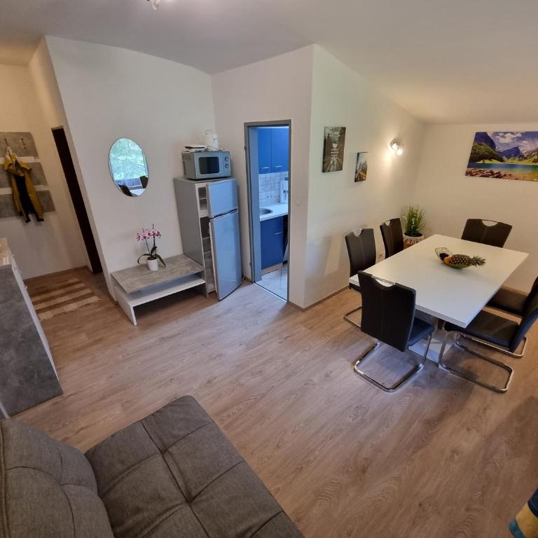 Alpen-Appartementhof - Familienzimmer mit Bergblick - 4