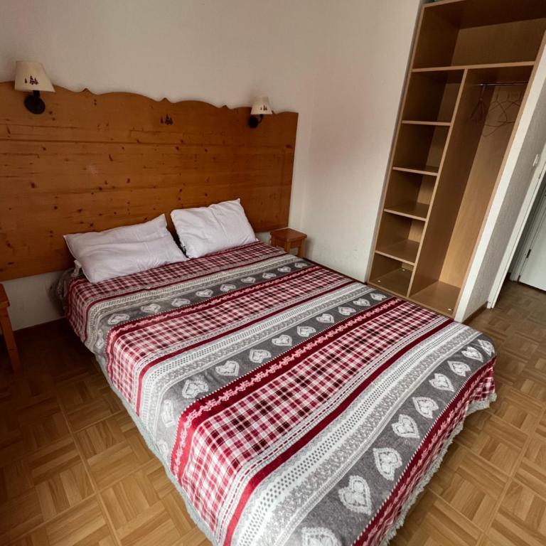 Les Gentianes 1800 - Three-Bedroom Apartment - 3