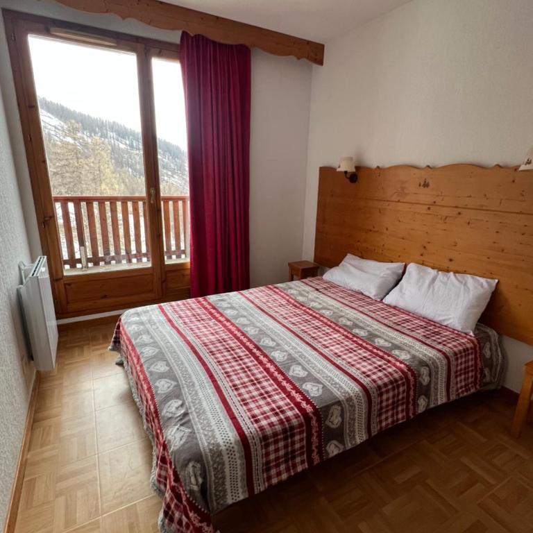 Les Gentianes 1800 - Three-Bedroom Apartment - 5