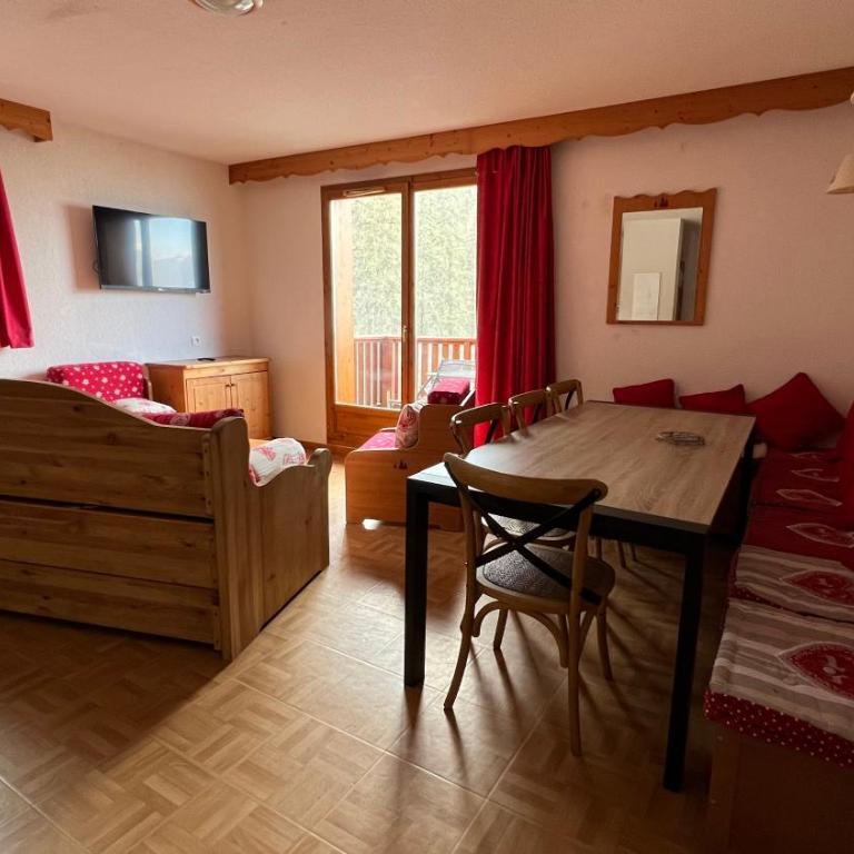Les Gentianes 1800 - Three-Bedroom Apartment - 6