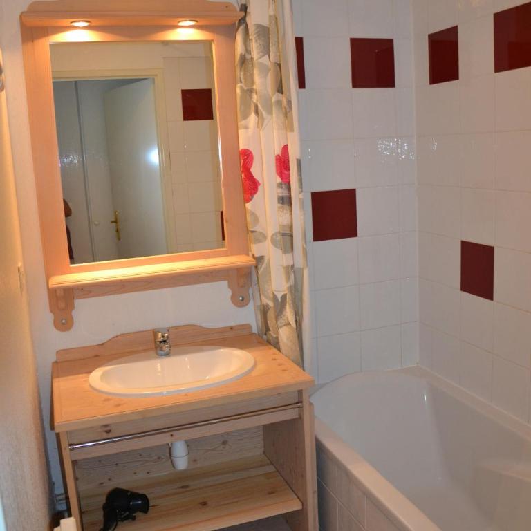 Les Gentianes 1800 - Two-Bedroom Apartment - 8