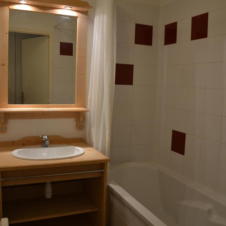 Les Gentianes 1800 - Three-Bedroom Apartment - 8