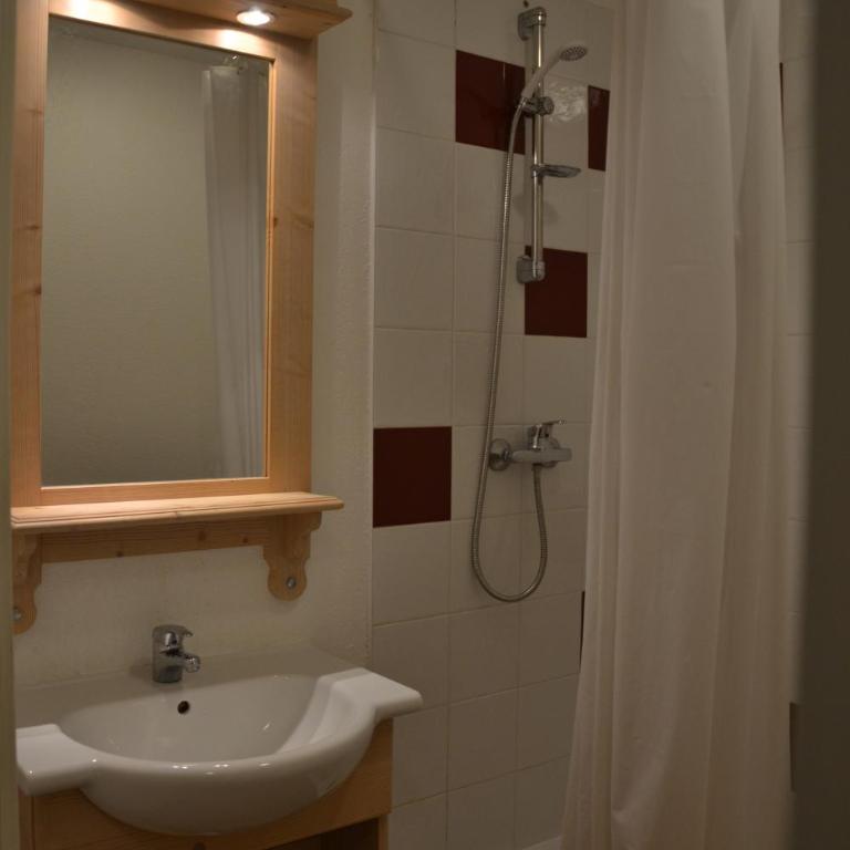 Les Gentianes 1800 - Three-Bedroom Apartment - 9