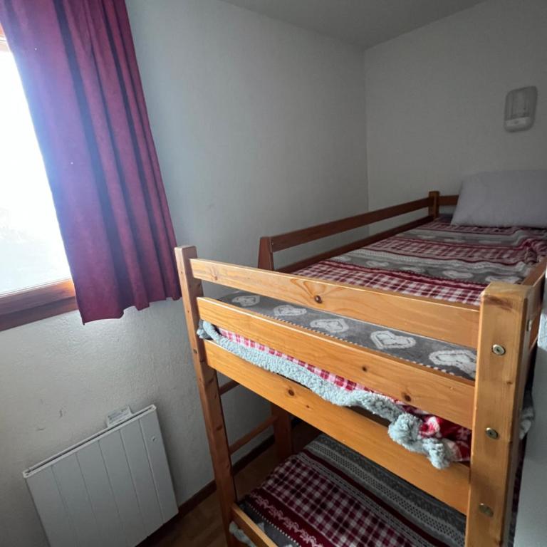 Les Gentianes 1800 - Three-Bedroom Apartment - 11