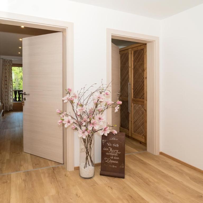 Gästehaus Kasbichler - Doppel- oder Zweibettzimmer - 1