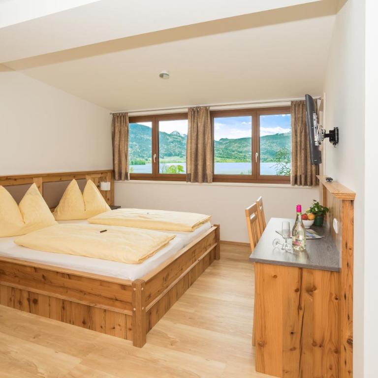 Gästehaus Kasbichler - Doppelzimmer mit Seeblick - 3