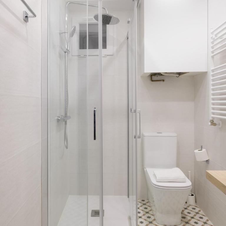1893 apartment 180 m. from the Old Town, A/C - Three-Bedroom Apartment - 16