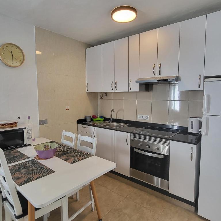 Gueldera Apartments - Apartment with Balcony - 3