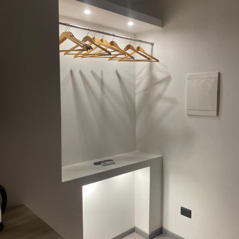 Holiday House Fifteen - Triple Room with Private Bathroom - 7