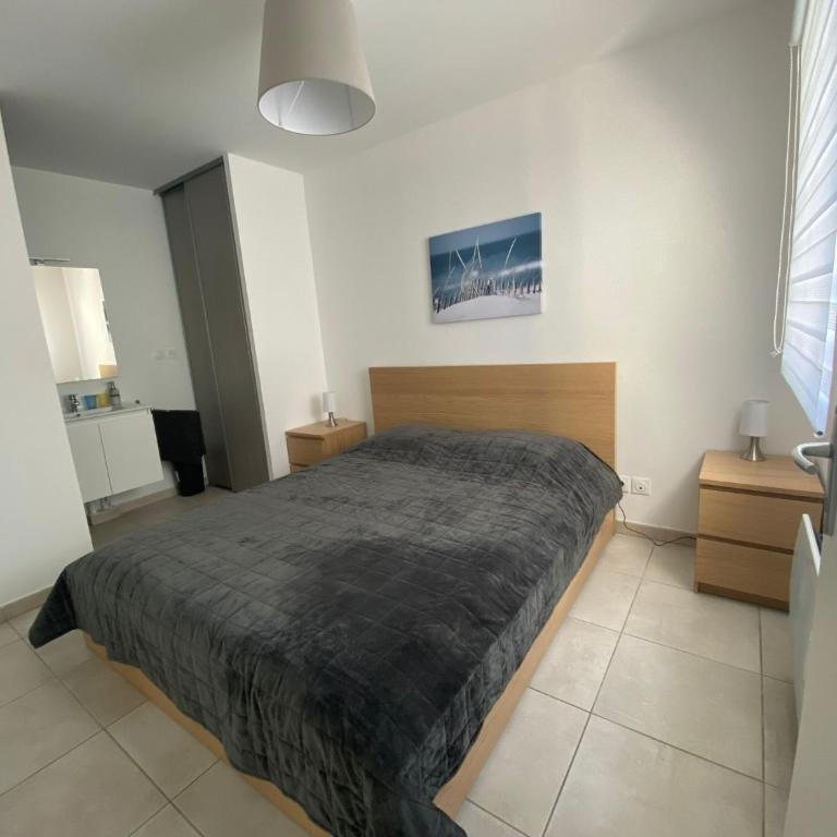 Villa lumineuse au soleil,plage 5',piscine,parking - Three-Bedroom House - 7