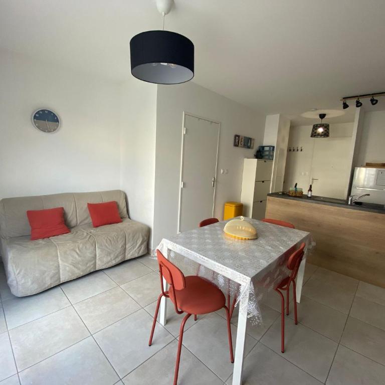 Villa lumineuse au soleil,plage 5',piscine,parking - Three-Bedroom House - 4