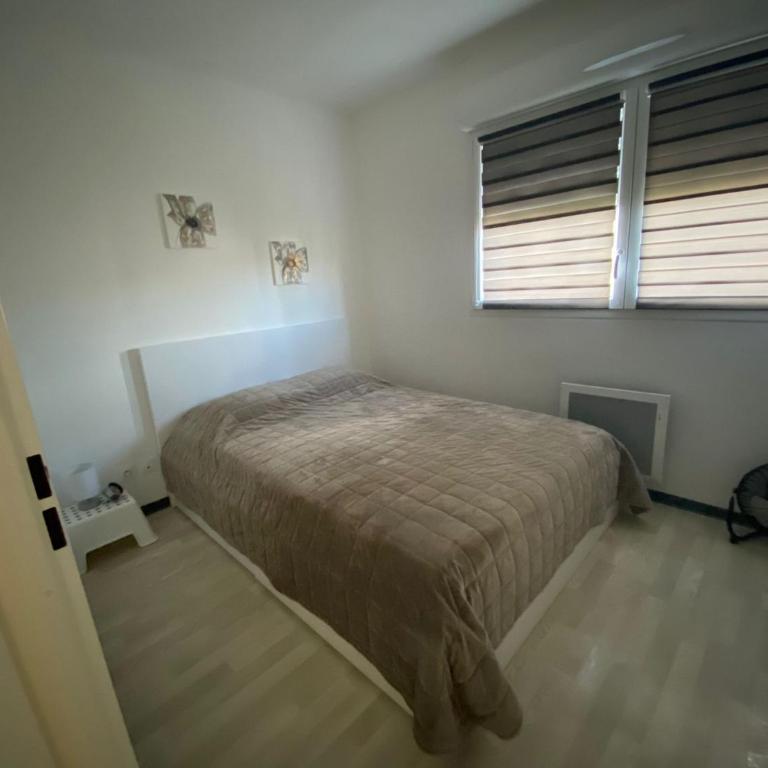 Villa lumineuse au soleil,plage 5',piscine,parking - Three-Bedroom House - 10