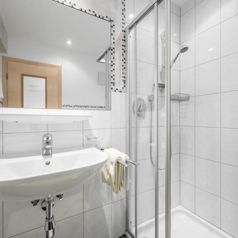 Platöll Homes - Studio - 5