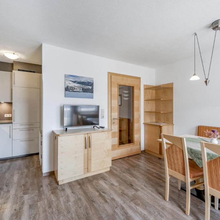 Platöll Homes - Standard Apartment mit 2 Schlafzimmern und Balkon - 1
