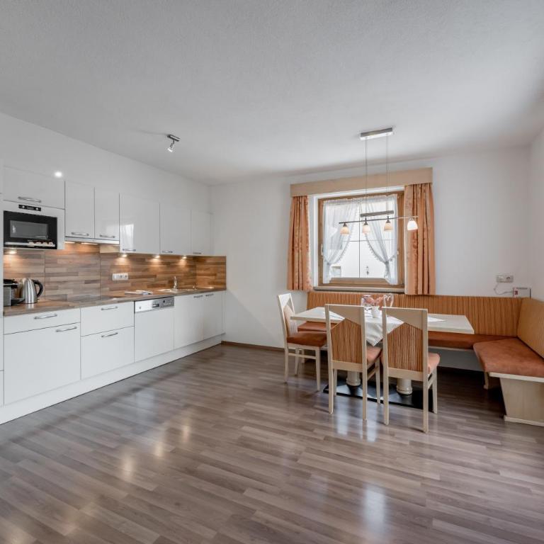 Platöll Homes - Superior Apartment mit 2 Schlafzimmern und Balkon - 1