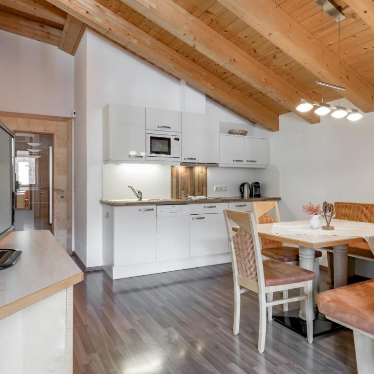 Platöll Homes - Comfort Apartment mit 2 Schlafzimmern und Balkon - 2