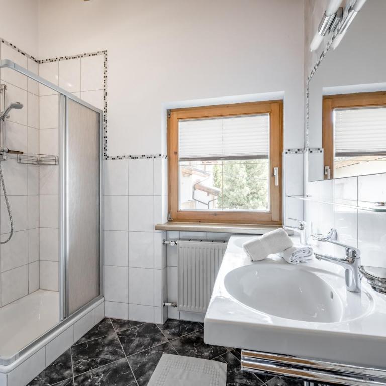 Platöll Homes - Comfort Apartment mit 2 Schlafzimmern und Balkon - 4