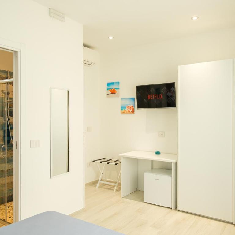 Private room and pool in the beach free wi-fi - Camera King con Vista Giardino - 1