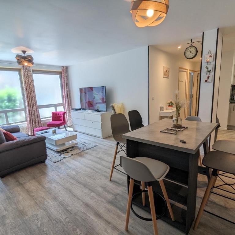 Beau-Jean, Un Cocon Sympa 5 min à Pied du Centre-Ville, Parking Privé, à 10 min du CHU - Appartement Supérieur - 3