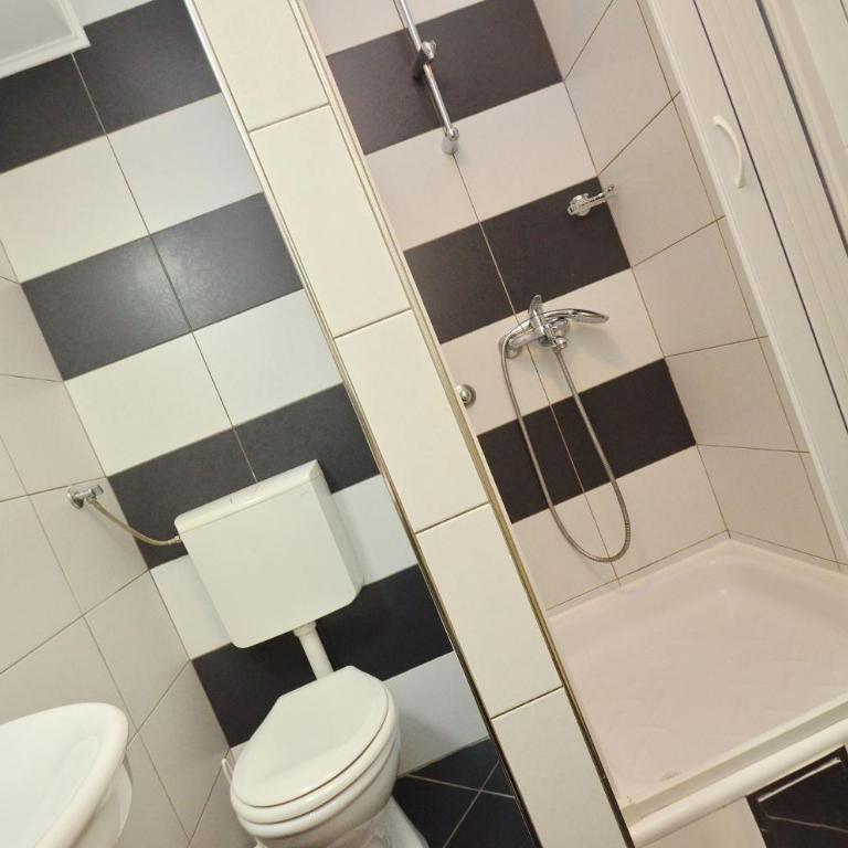 Apartmani Ćetković - Apartman sa Pogledom na Vrt i Delimičnim Pogledom na More - 2