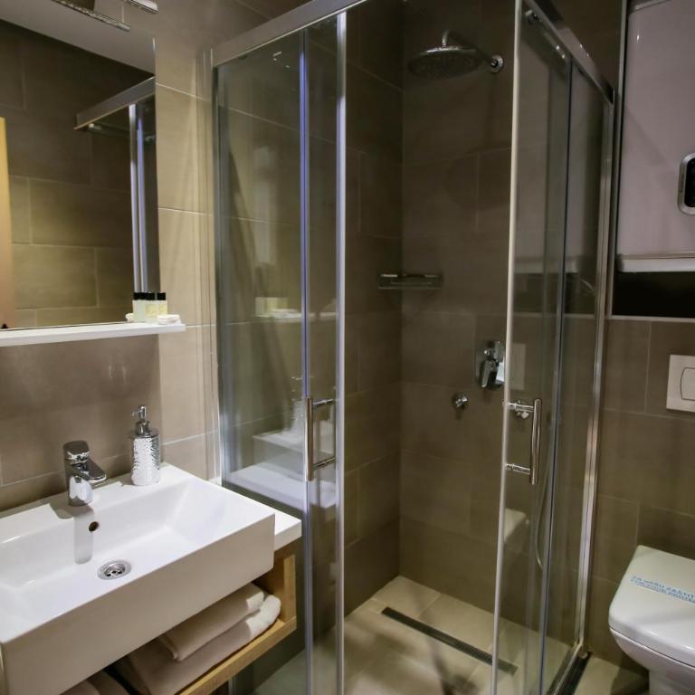 Hotel Emen - Deluxe Double or Twin Room - 3