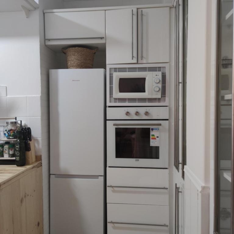 Port House, Paseo Marítimo,a un minuto playa - Three-Bedroom Apartment - 2
