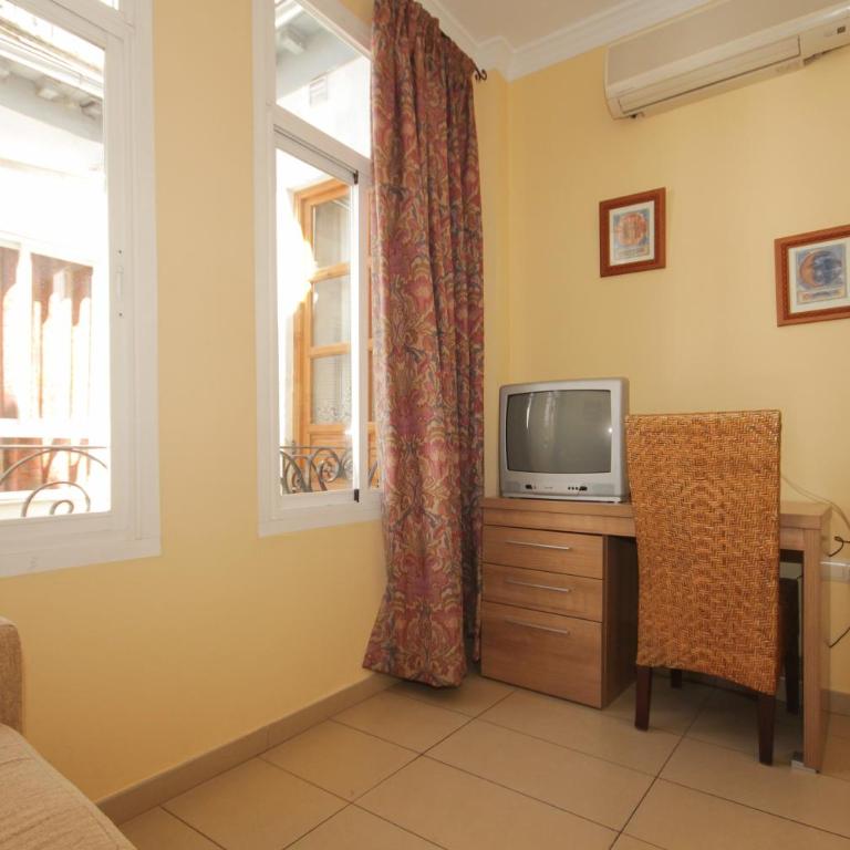 Hostal Costa Azul - Family Room with Balcony - 12