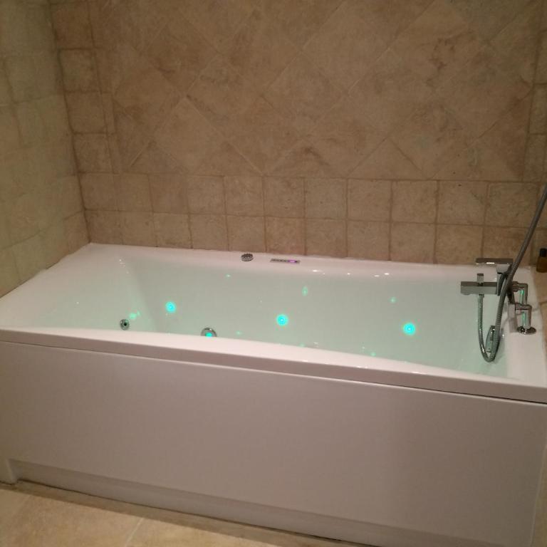 Manade des Baumelles - Suite with Spa Bath - 1