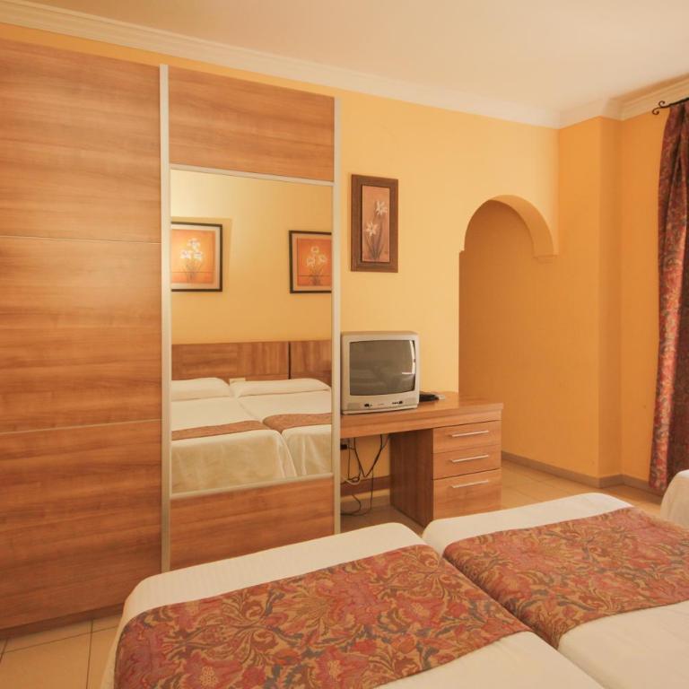 Hostal Costa Azul - Family Room - 3